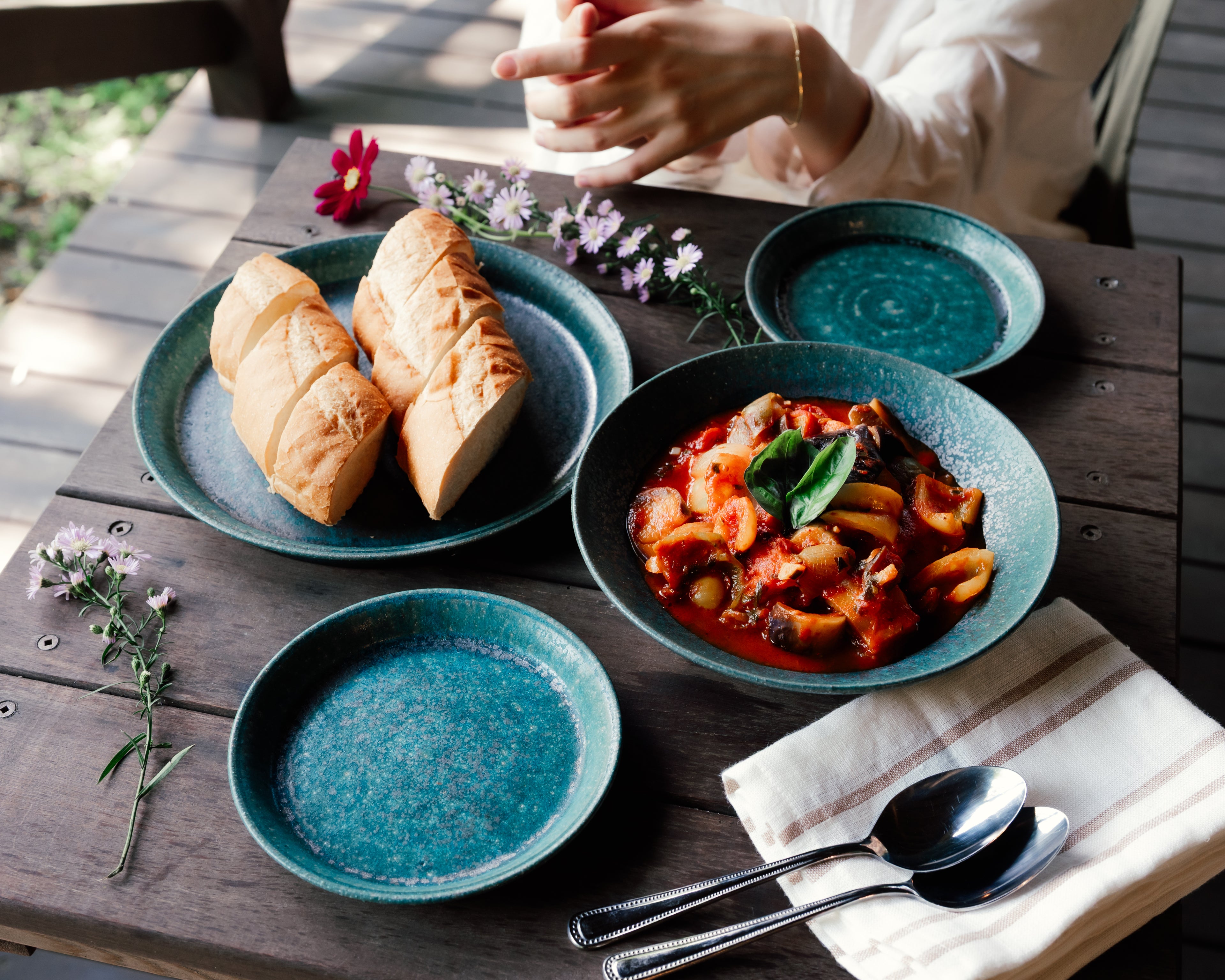 Kanae Fumiyama 21 cm — Rusted Green Shallow Bowl