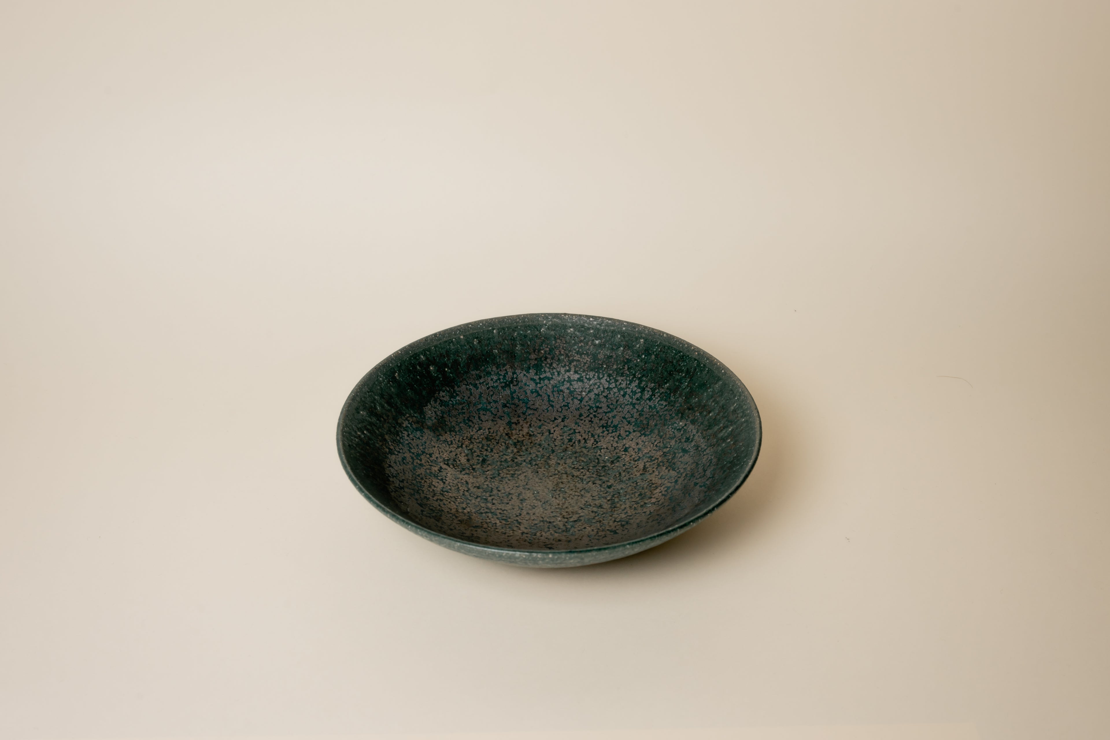 Kanae Fumiyama 21 cm — Rusted Green Shallow Bowl