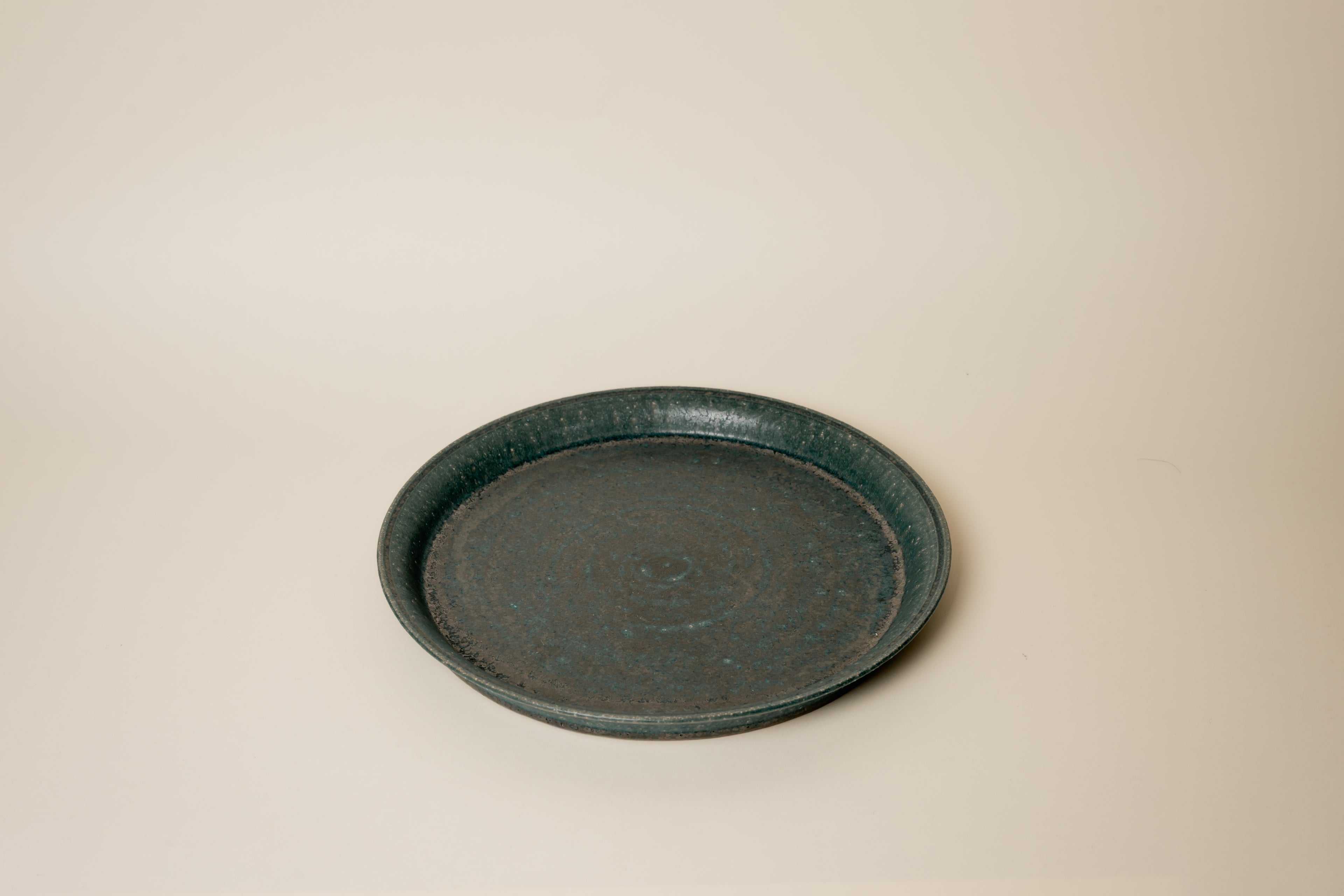 Kanae Fumiyama 24.8 cm — Rusted Green Plate