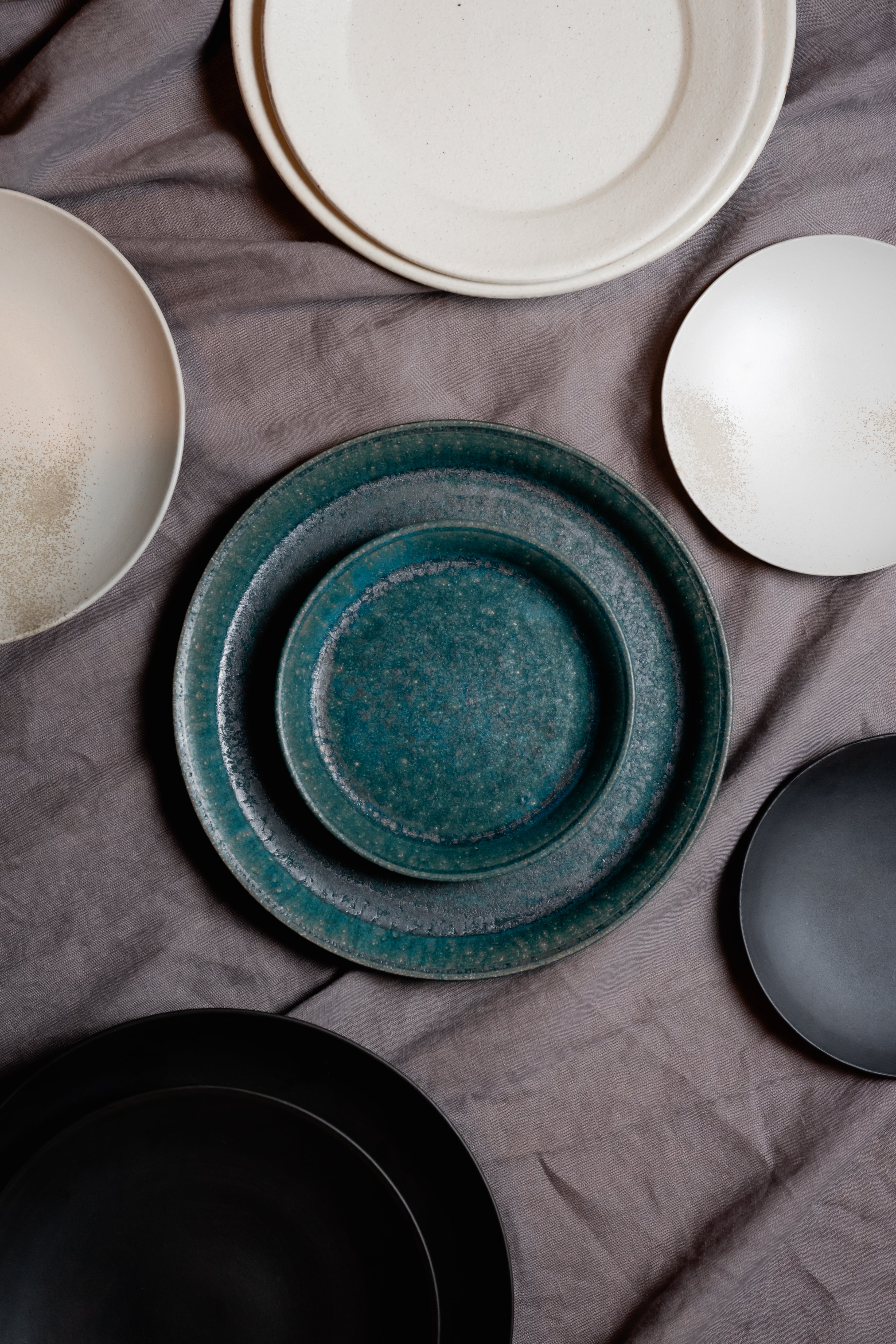 Kanae Fumiyama 24.8 cm — Rusted Green Plate